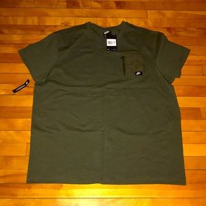 NWT Nike Men's Sportswear Modern Essential T-Shirt